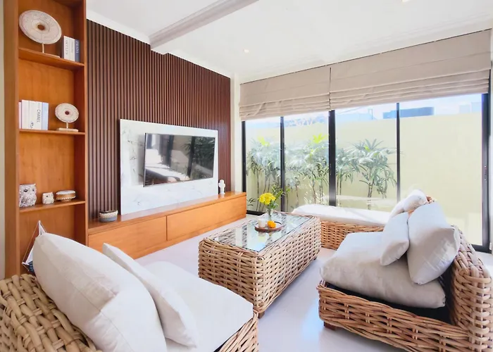 Casa De Lucia Bali - 3 Bedroom Private Pool With Rooftop Jacuzzi Seminyak (Bali)