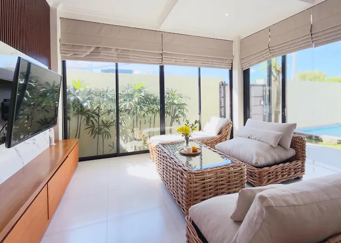 Casa De Lucia Bali - 3 Bedroom Private Pool With Rooftop Jacuzzi Villa Seminyak (Bali)