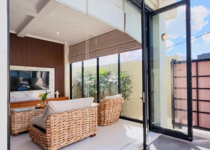Casa De Lucia Bali - 3 Bedroom Private Pool With Rooftop Jacuzzi Seminyak (Bali)