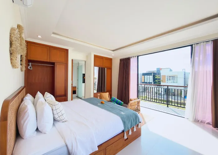 Casa De Lucia Bali - 3 Bedroom Private Pool With Rooftop Jacuzzi Seminyak (Bali)