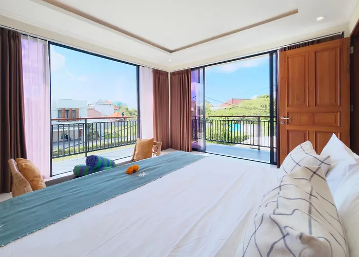Casa De Lucia Bali - 3 Bedroom Private Pool With Rooftop Jacuzzi Villa Seminyak (Bali)