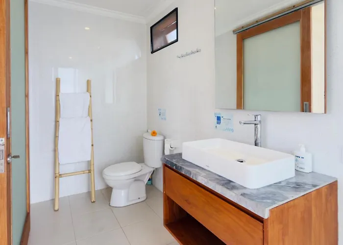 Casa De Lucia Bali - 3 Bedroom Private Pool With Rooftop Jacuzzi Villa