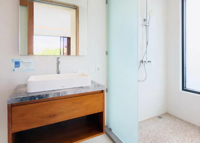 Casa De Lucia Bali - 3 Bedroom Private Pool With Rooftop Jacuzzi Villa *