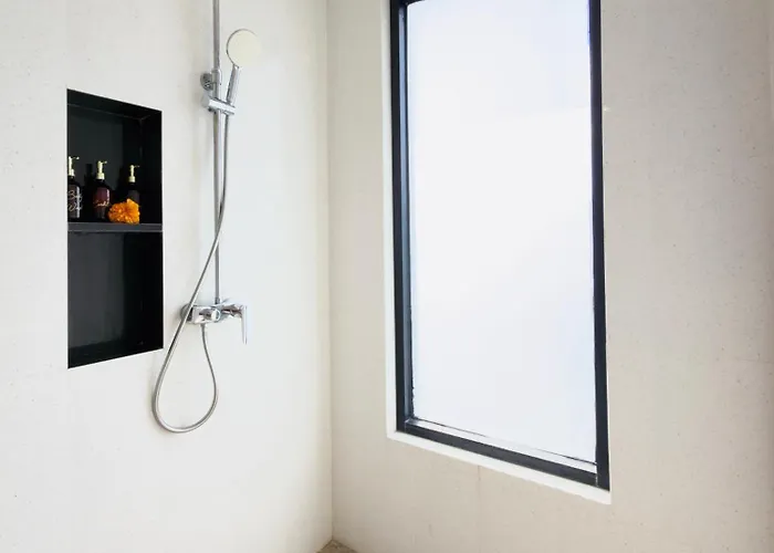 Casa De Lucia Bali - 3 Bedroom Private Pool With Rooftop Jacuzzi Villa Seminyak (Bali)
